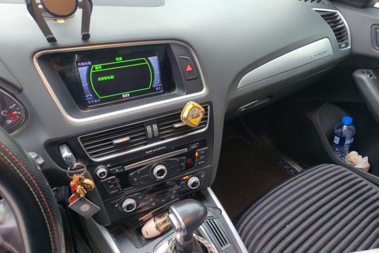 Used Audi Q5 2015 40 TFSI Technology Edition Audio And AC Panel
