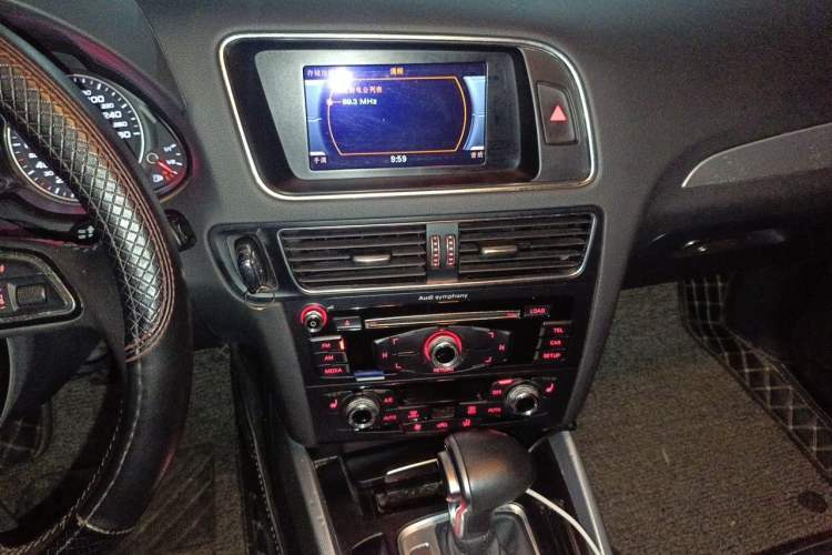 Used Audi Q5 2015 40 TFSI Technology Edition Audio And AC Panel