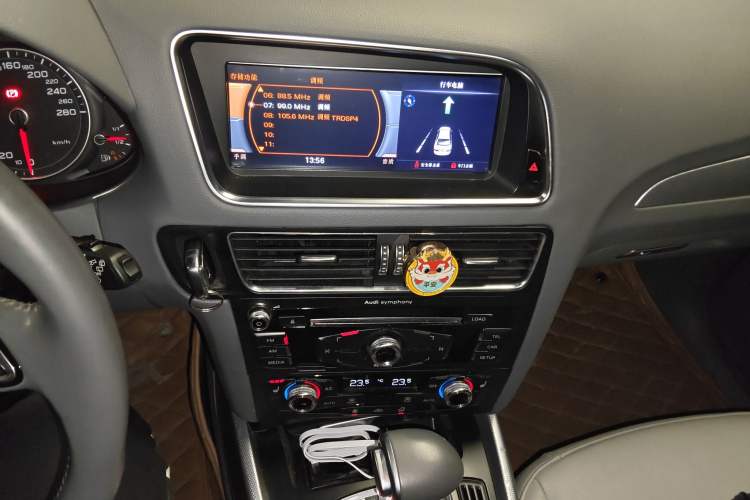 Used Audi Q5 2015 40 TFSI Technology Edition Audio And AC Panel