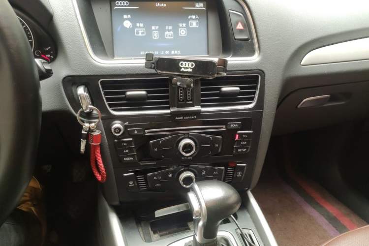 Used Audi Q5 2015 40 TFSI Trendy Edition Audio And AC Panel