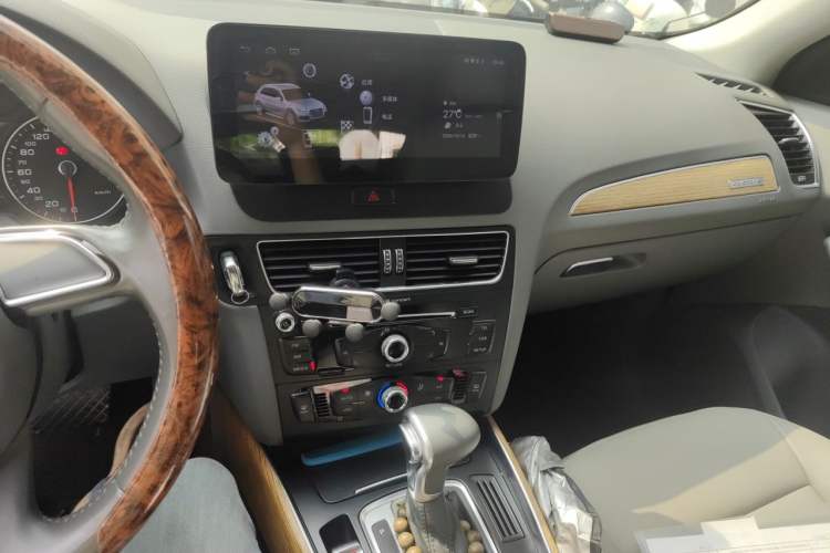 Used Audi Q5 2015 40 TFSI Trendy Edition Audio And AC Panel