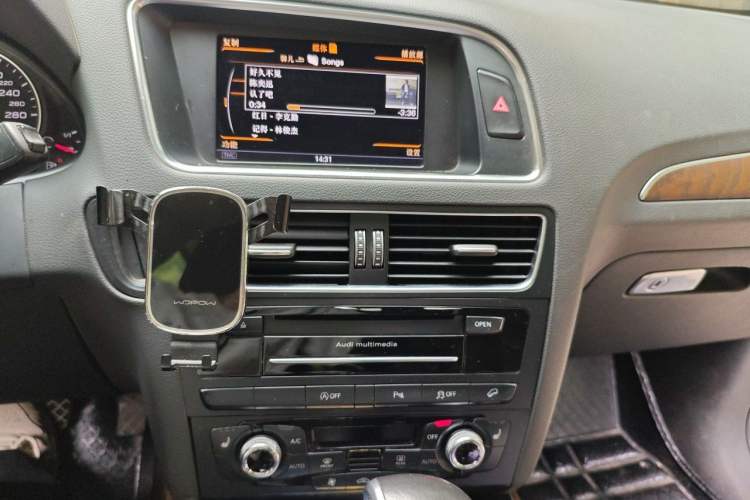 Used Audi Q5 2015 40 TFSI Comfort Model Audio And AC Panel