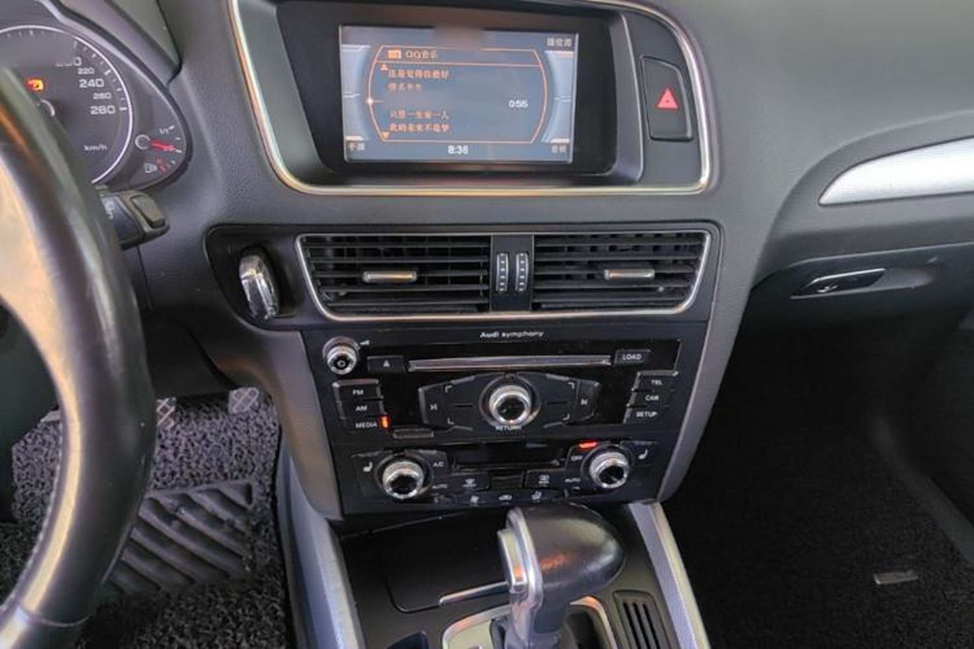Used Audi Q5 2015 40 TFSI Technology Edition Audio And AC Panel