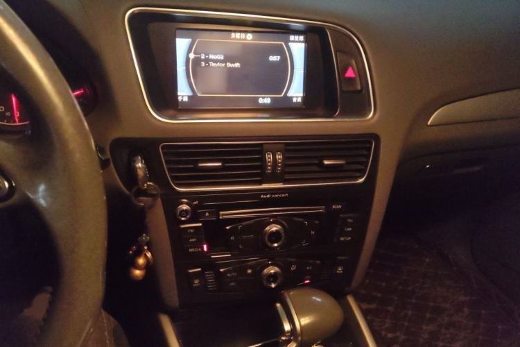 Used Audi Q5 2015 40 TFSI Trendy Edition Audio And AC Panel
