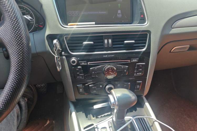 Used Audi Q5 2015 40 TFSI Trendy Edition Audio And AC Panel