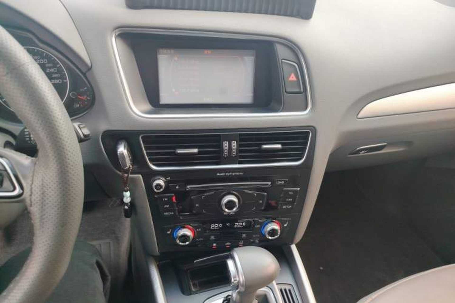 Used Audi Q5 2015 40 TFSI Technology Edition Audio And AC Panel