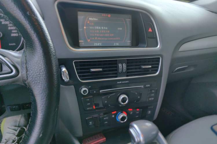 Used Audi Q5 2015 40 TFSI Trendy Edition Audio And AC Panel