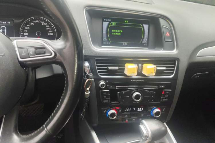 Used Audi Q5 2015 40 TFSI Technology Edition Audio And AC Panel