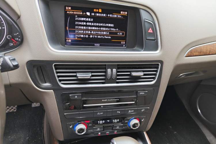 Used Audi Q5 2015 40 TFSI Comfort Model Audio And AC Panel