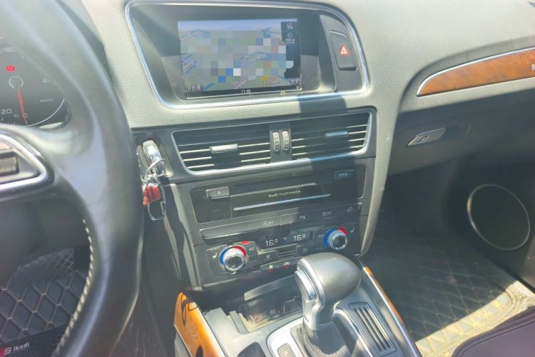 Used Audi Q5 2015 40 TFSI Comfort Model Audio And AC Panel