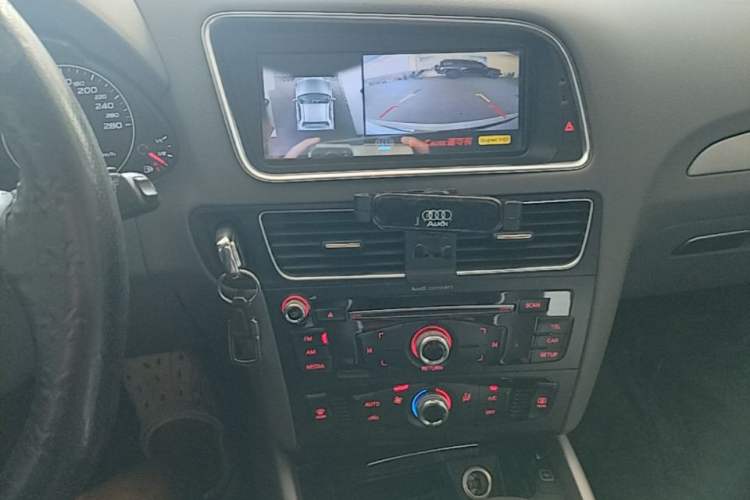 Used Audi Q5 2015 40 TFSI Trendy Edition Audio And AC Panel