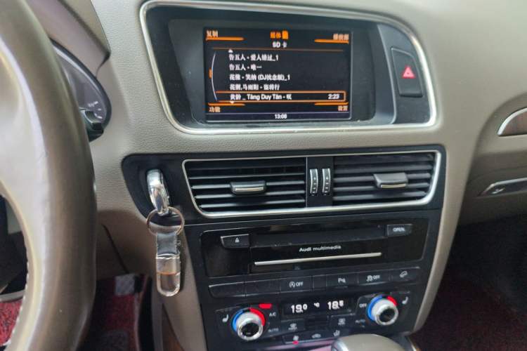 Used Audi Q5 2015 40 TFSI Comfort Model Audio And AC Panel