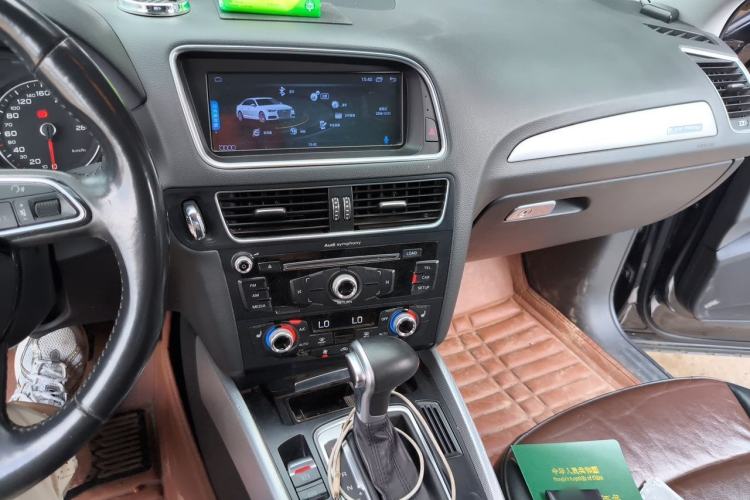 Used Audi Q5 2015 40 TFSI Technology Edition Audio And AC Panel