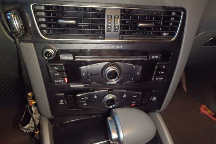 Used Audi Q5 2015 40 TFSI Trendy Edition Audio And AC Panel