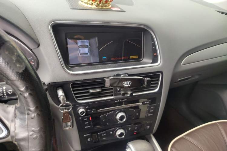 Used Audi Q5 2015 40 TFSI Trendy Edition Audio And AC Panel
