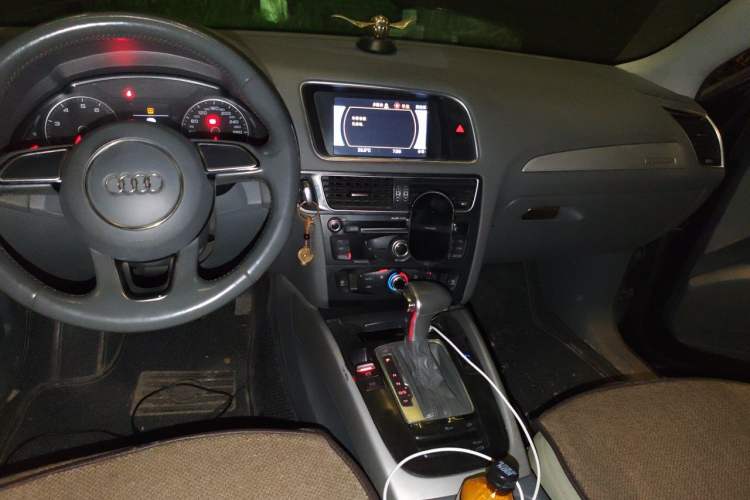 Used Audi Q5 2015 40 TFSI Trendy Edition Center Console