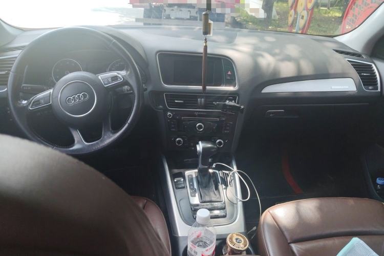 Used Audi Q5 2015 40 TFSI Technology Edition Center Console