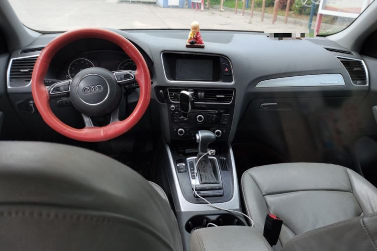 Used Audi Q5 2015 40 TFSI Technology Edition Center Console