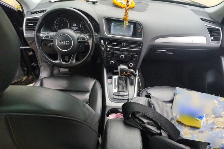 Used Audi Q5 2015 40 TFSI Technology Edition Center Console