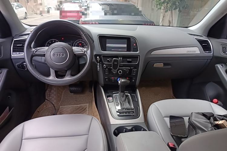 Used Audi Q5 2015 40 TFSI Trendy Edition Center Console