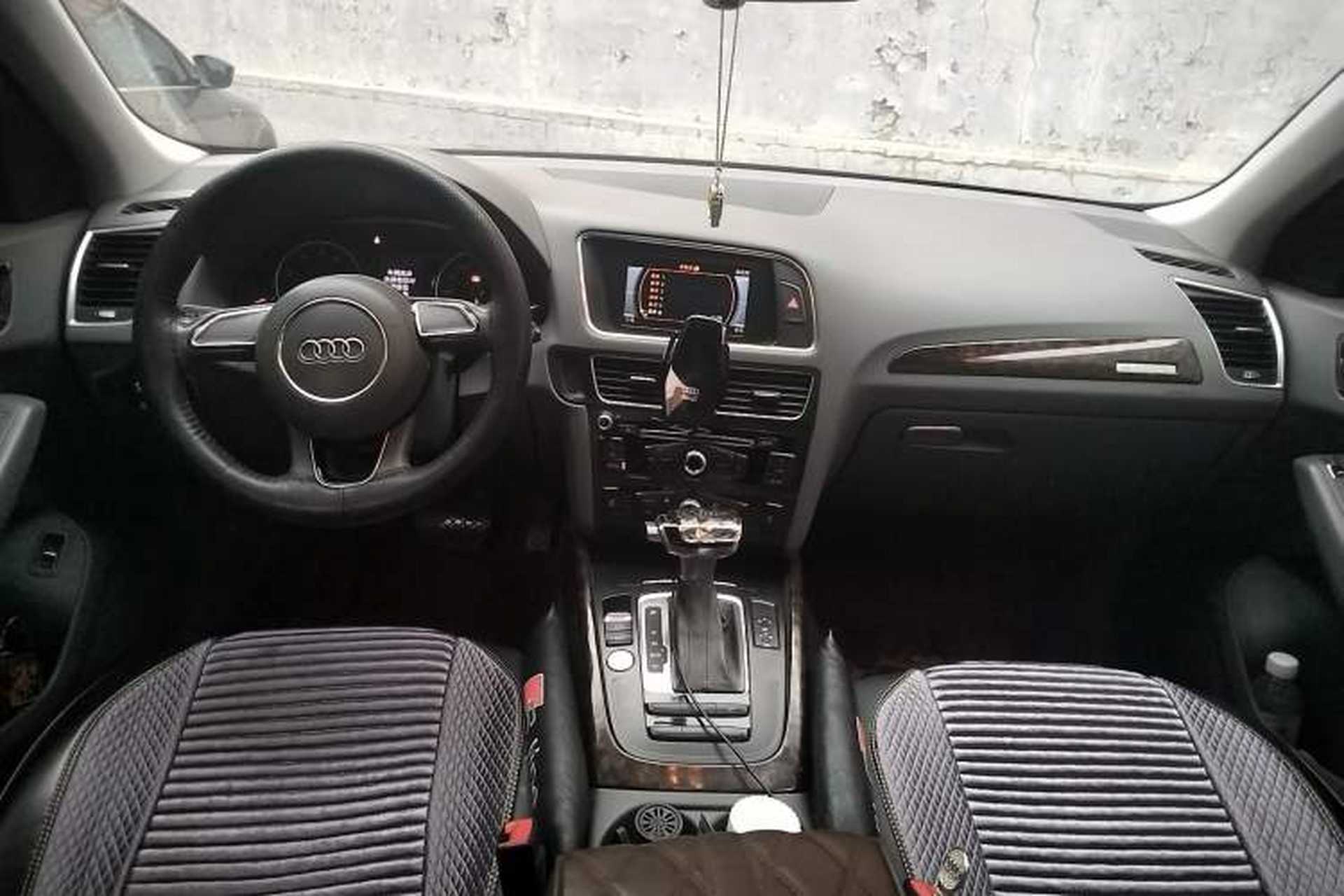 Used Audi Q5 2015 40 TFSI Trendy Edition Center Console