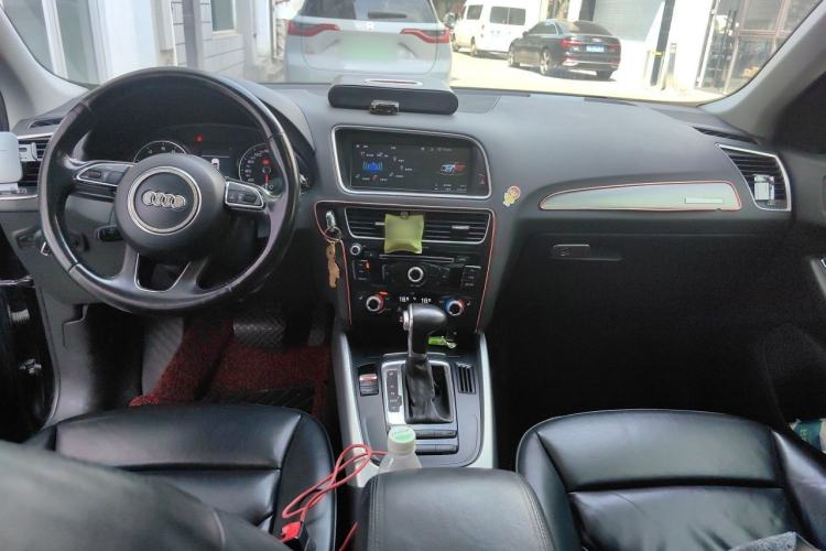 Used Audi Q5 2015 40 TFSI Technology Edition Center Console