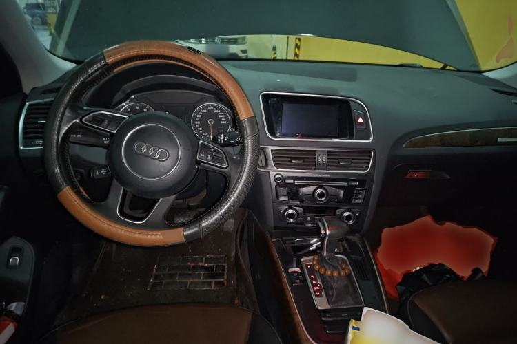 Used Audi Q5 2015 40 TFSI Technology Edition Center Console
