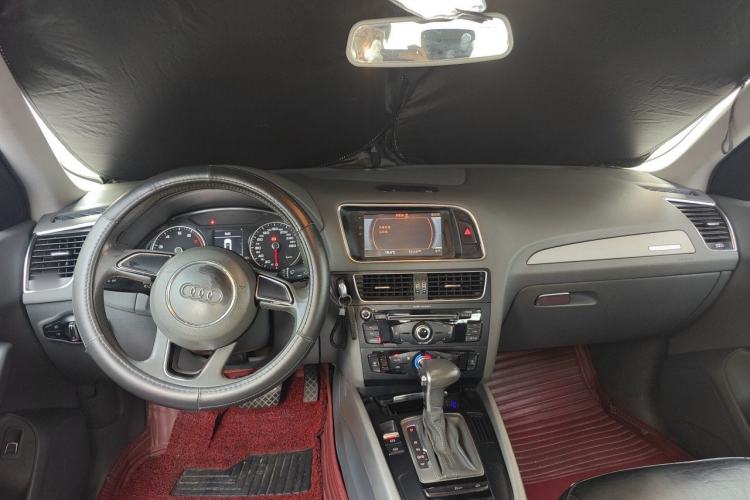 Used Audi Q5 2015 40 TFSI Trendy Edition Center Console