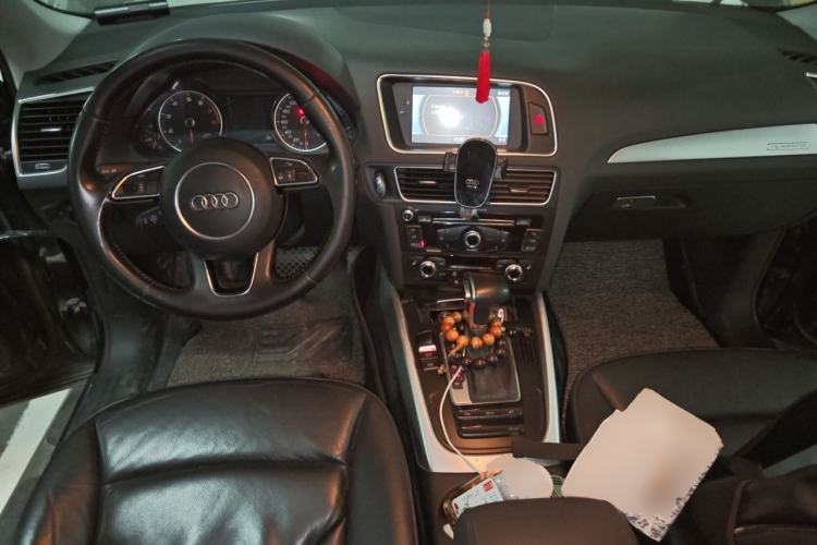 Used Audi Q5 2015 40 TFSI Technology Edition Center Console