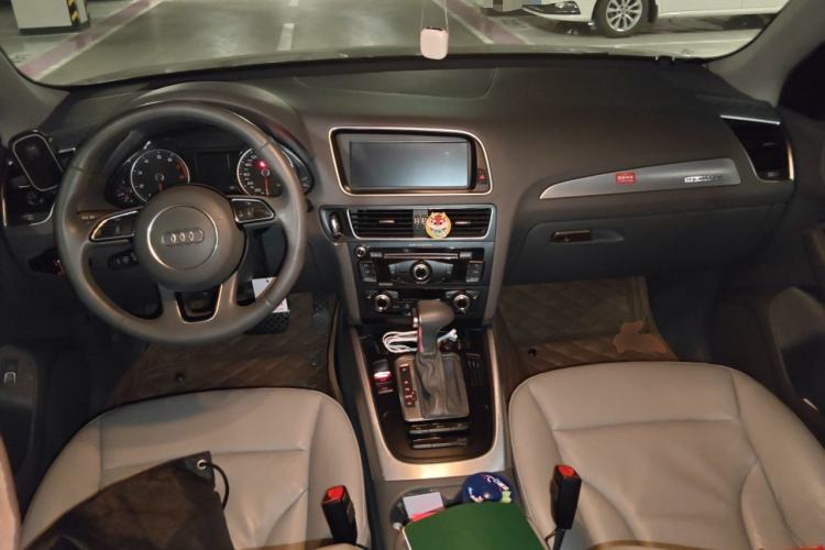 Used Audi Q5 2015 40 TFSI Technology Edition Center Console
