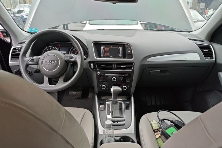 Used Audi Q5 2015 40 TFSI Technology Edition Center Console