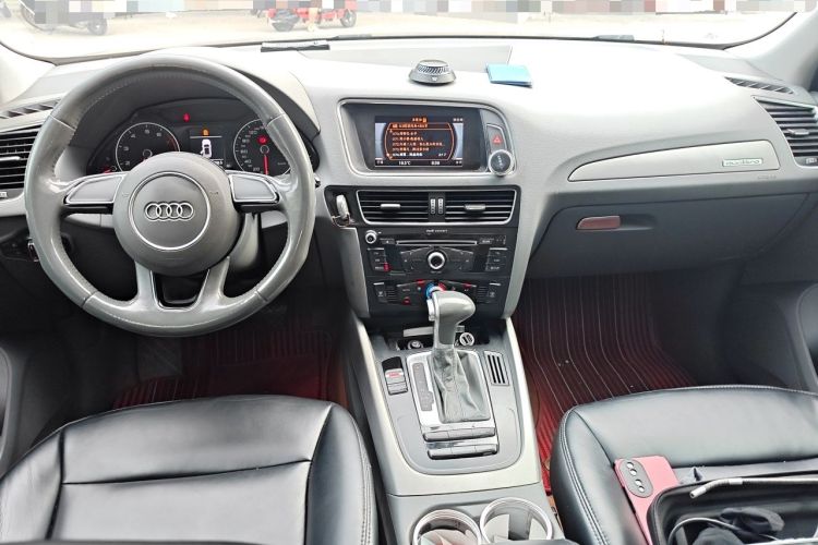 Used Audi Q5 2015 40 TFSI Trendy Edition Center Console