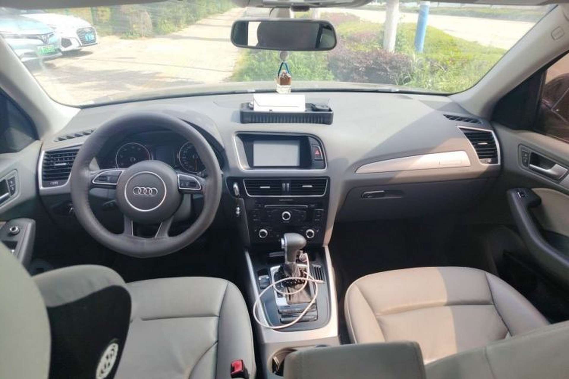 Used Audi Q5 2015 40 TFSI Technology Edition Center Console