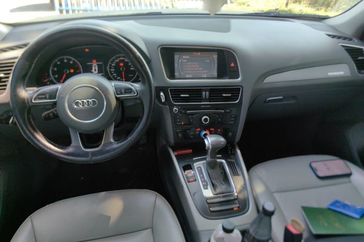 Used Audi Q5 2015 40 TFSI Trendy Edition Center Console