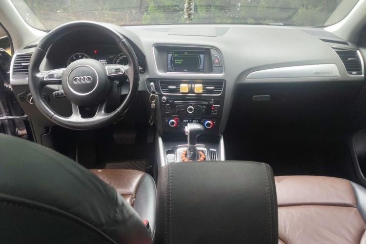 Used Audi Q5 2015 40 TFSI Technology Edition Center Console