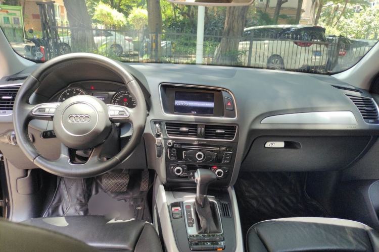 Used Audi Q5 2015 40 TFSI Technology Edition Center Console