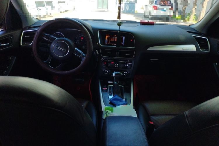 Used Audi Q5 2015 40 TFSI Technology Edition Center Console