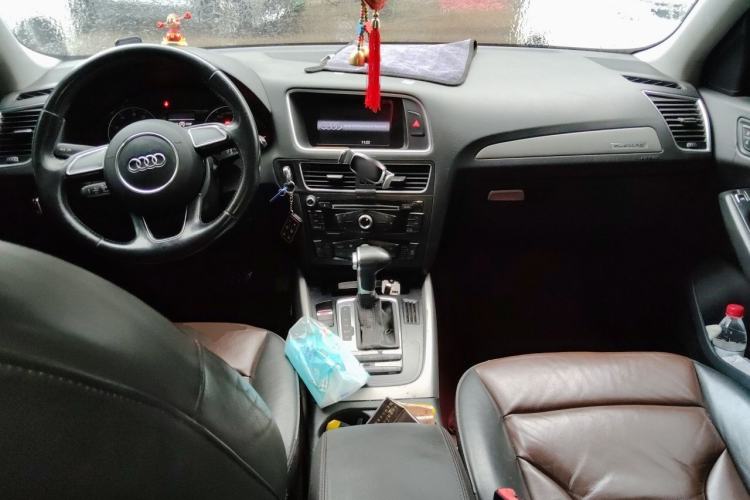Used Audi Q5 2015 35 TFSI Standard Model Center Console