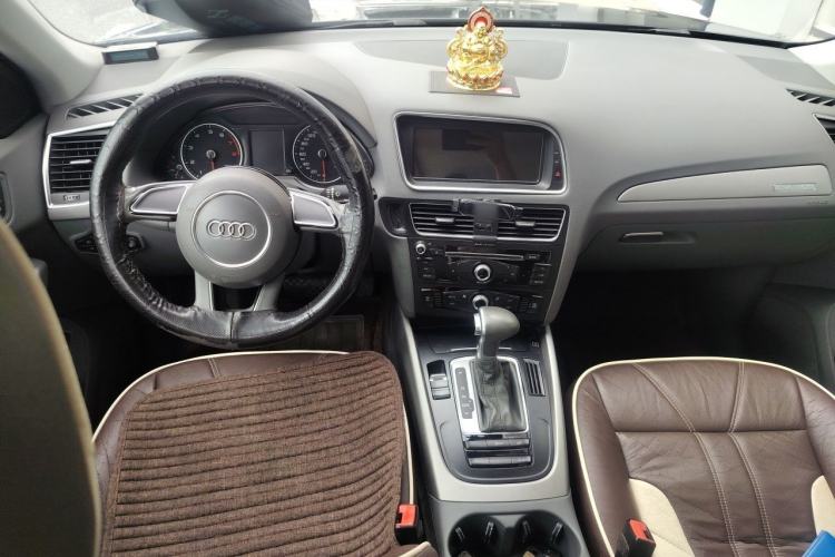 Used Audi Q5 2015 40 TFSI Trendy Edition Center Console