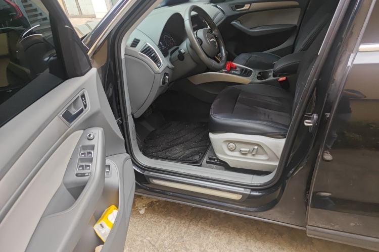 Used Audi Q5 2015 40 TFSI Trendy Edition Driver Seat