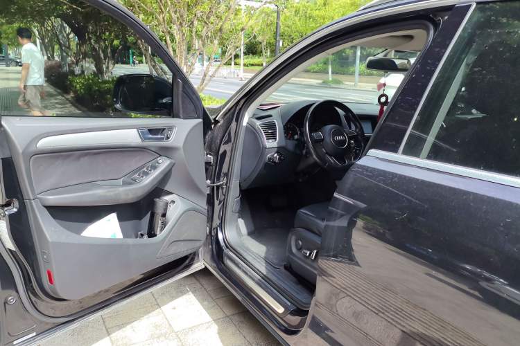 Used Audi Q5 2015 40 TFSI Technology Edition Driver Seat