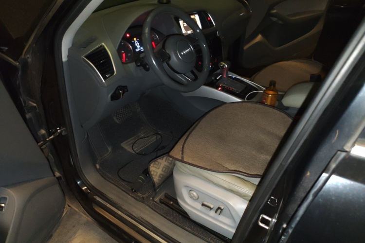 Used Audi Q5 2015 40 TFSI Trendy Edition Driver Seat