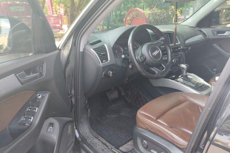 Used Audi Q5 2015 40 TFSI Technology Edition Driver Seat