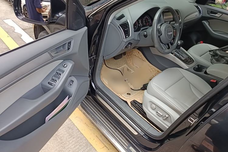 Used Audi Q5 2015 40 TFSI Trendy Edition Driver Seat