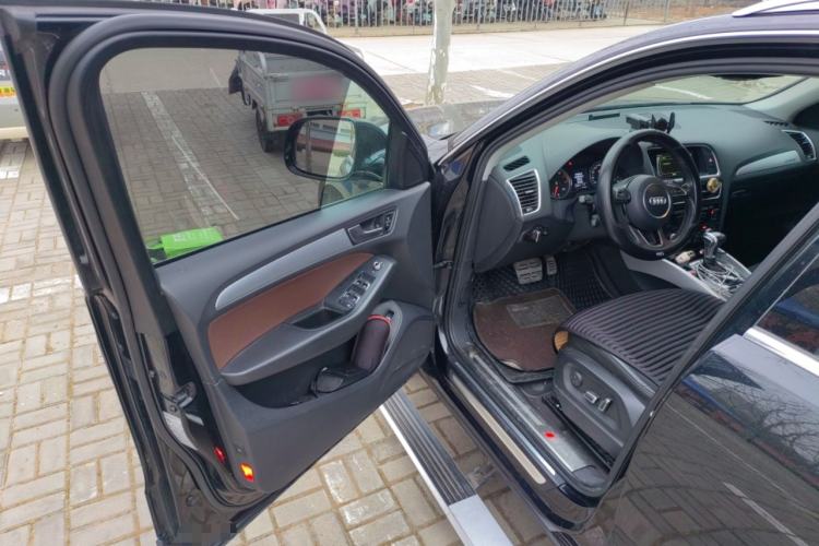 Used Audi Q5 2015 40 TFSI Technology Edition Driver Seat
