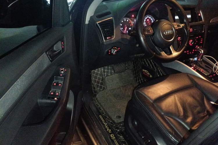 Used Audi Q5 2015 40 TFSI Technology Edition Driver Seat