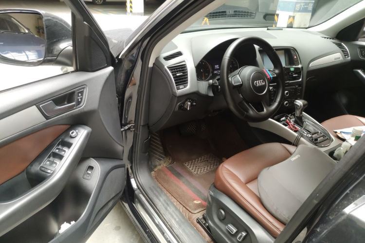 Used Audi Q5 2015 40 TFSI Trendy Edition Driver Seat