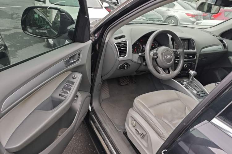 Used Audi Q5 2015 40 TFSI Technology Edition Driver Seat
