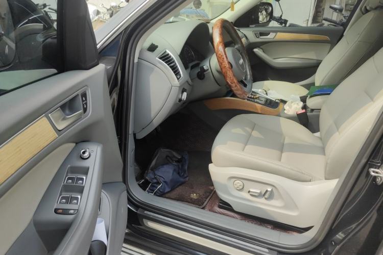 Used Audi Q5 2015 40 TFSI Trendy Edition Driver Seat
