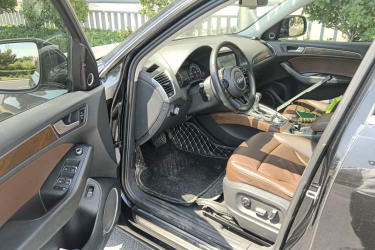 Used Audi Q5 2015 40 TFSI Comfort Model Driver Seat